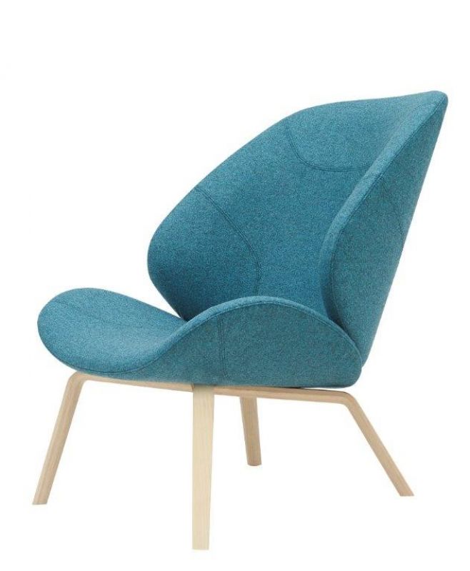 Blauer Eden Sessel von Softline mit Holzbeinen, moderner Design Sessel für Wohnzimmer.